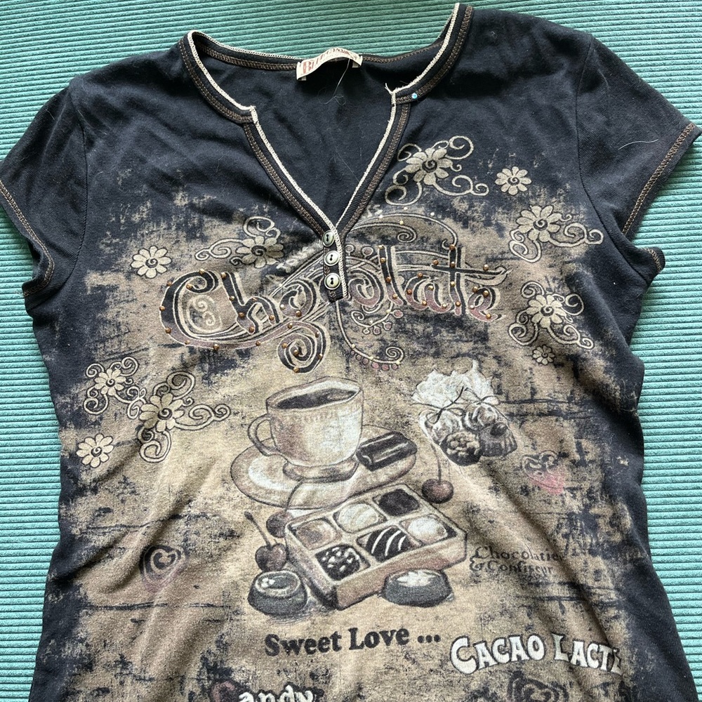 chocolate tee